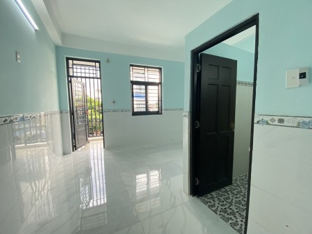 Phòng trọ mới 100% - máy lạnh - ban công riêng - ĐH Văn Hiến - gần Đầm Sen, 30m2