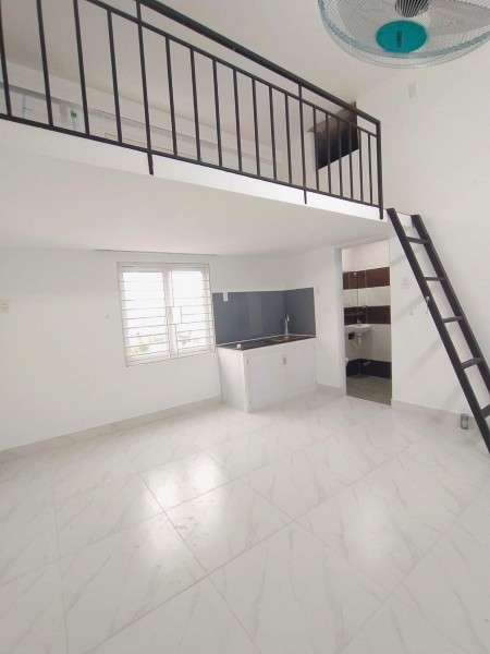 NHÀ TRỐNG 1 PHÒNG CÓ GÁC - Y HÌNH. CỬA SỔ THOÁNG Ở TÂN SƠN NHÌ Q.TÂN PHÚ, 28m2