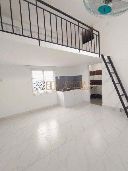 PHÒNG CÓ GÁC RỘNG Ở 4NG THOẢI MÁI. CÓ CỬA SỔ TRỜI. MÁY LẠNH GẦN ĐH CN THỰC PHẨM, 28m2