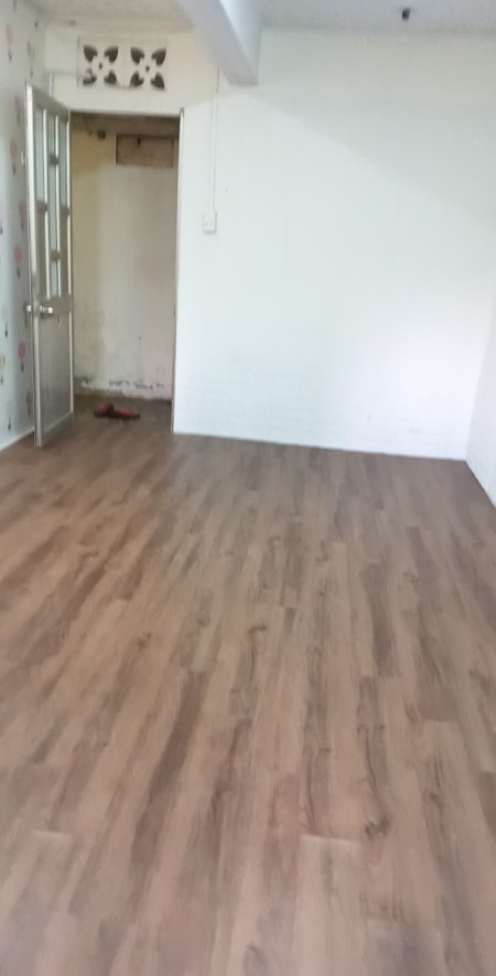 cần cho thuê phòng 15m2 , có nhà vệ sinh, lầu cao, 15m2