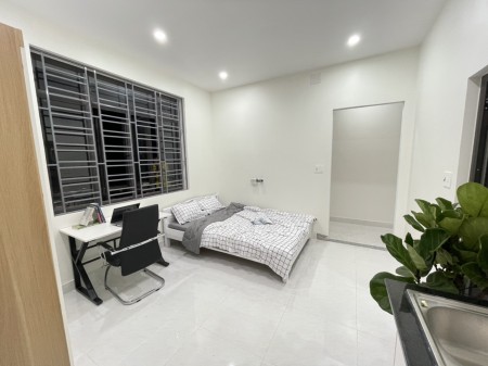 Căn hộ có ban công full nội thất ở Phạm Văn Bạch Tân Bình, 28m2