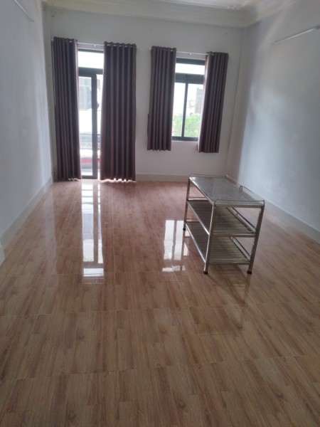 Cho thuê phòng trọ có ban công giá rẻ ngay chợ Hoàng Hoa Thám , Tân Bình, 40m2