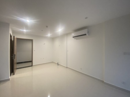 phong mới xây có phòng riêng, có máy lạnh, có ban công thoáng mát, an ninh an toàn, giờ giấc tự do, 47m2