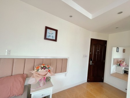 Quận 7 - Studio với ban công đón nắng xinh xĩu luôn ạ, 30m2