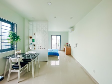 Duplex cửa sổ lớn, ban công thoáng mát Dương Bá Trạc Q8, 35m2