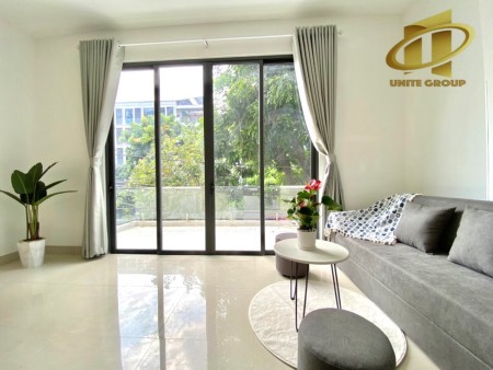 Quận 7 - Studio full nội thât với ban công thoáng mát rộng rãi, 35m2