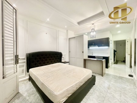 Quận 4 - Studio cao cấp full nội thất, ban công ngắm view xịn, 30m2