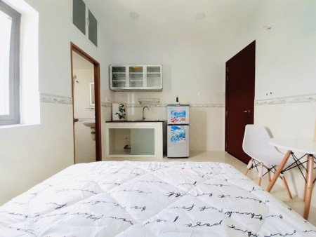 Quận 7 - Studio cửa sổ đón nắng view sịn, Đầy đủ tiện nghi, thoáng mát, 35m2