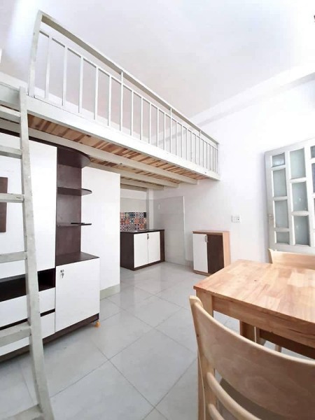 Cho thuê phòng gác cao 2m ở Hoàng Hoa Thám Tân Bình, 30m2