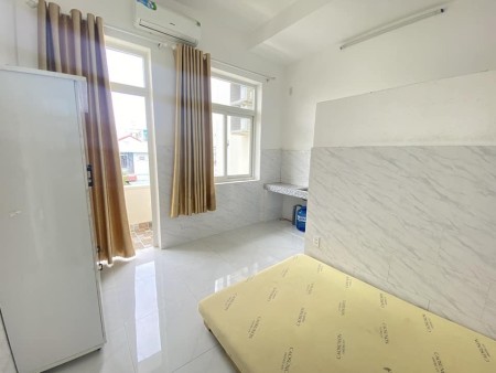 Phòng gác Tân Bình nội thất đầy đủ, cửa sổ thoáng mát, gần khu vực ăn uống, sân bay, 20m2