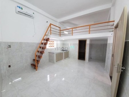 Phòng gác Tân Bình nội thất đầy đủ, cửa sổ thoáng mát, gần khu vực ăn uống, sân bay, 20m2