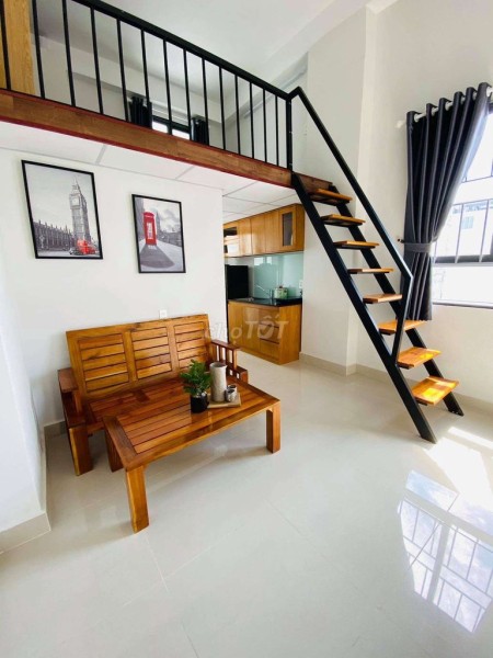 Cho thuê Duplex đẹp, có gác, ở được 4 người ngay sân bay Tân Sơn Nhất, Tân Bình, 30m2