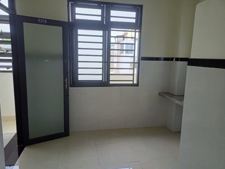 Phòng trọ giá rẻ có thang máy hầm để xe có bảo vệ tại Tân Bình, 25m2