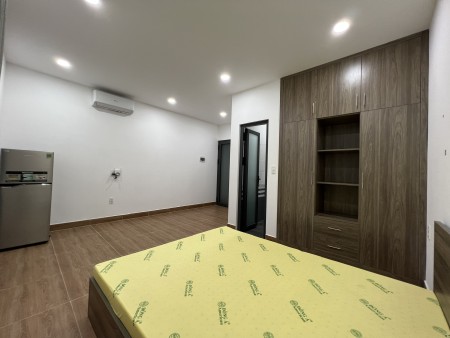 Phòng ban công tách bếp, full nội thất đường Cù Chính Lan, P13, Tân Bình, 35m2