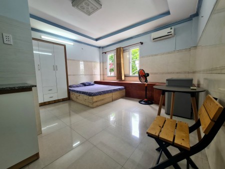 Studio full nội thất cửa sổ thoáng ngay Vĩnh Khánh Quận 4, 30m2