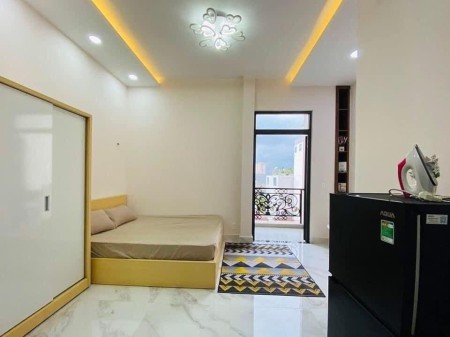 Quận 7 – Studio full nội thất ban công lớn thoáng mát gần Lotte, 30m2
