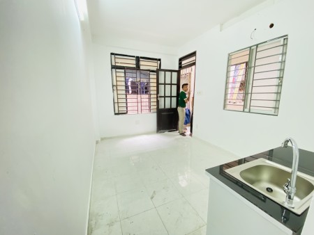 Còn trống 1p không gác giá rẻ như hình ngay p13 Tân Bình 20m2, 20m2