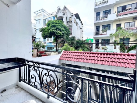 Duy Nhất Một Phòng Ban Công - Hai Cửa Sổ Tại Lê Thị Hồng, 24m2