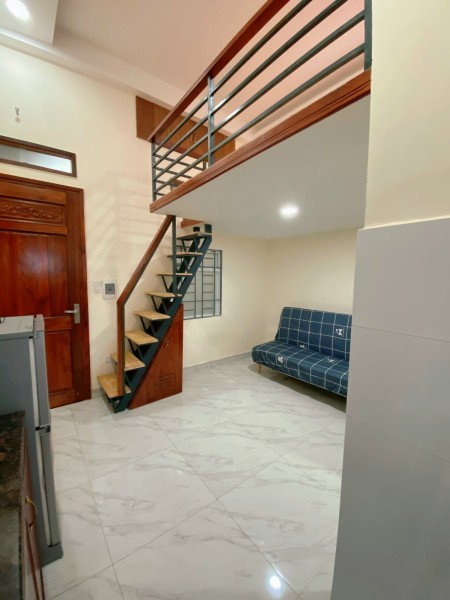 Duplex full nội thất cửa sổ giếng trời giá 4tr3 nằm ngay trung tâm Quận 7, 30m2