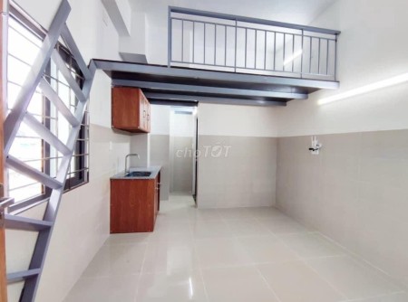 Phòng trọ có gác nội thất giá rẻ ngay Etown Cộng Hòa Tân Bình, 25m2