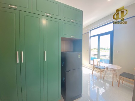 Studio full nội thất bancon đón nắng view siêu đỉnh nằm ngay trung tâm Quận 7, 30m2