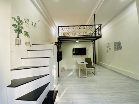 Duplex cửa sổ đón nắng full nội thất nằm ngay trung tâm Quận 7, 30m2