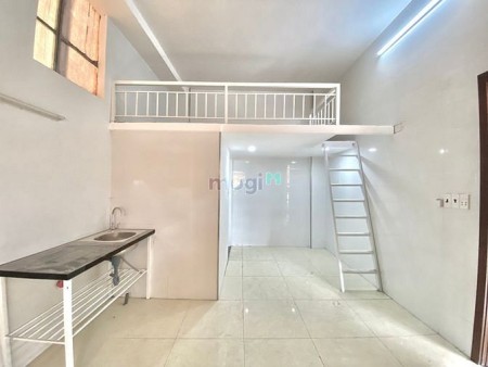 Phòng trọ có gác nội thất giá rẻ ngay Etown Cộng Hòa Tân Bình, 25m2