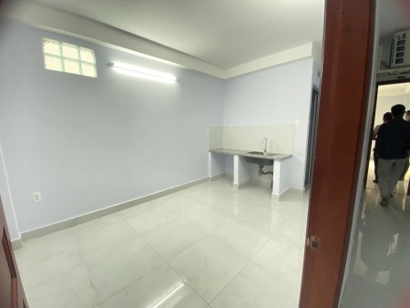 Cho thuê căn hộ studio có máy lạnh, được FREE xe giá siêu rẻ gần chợ Phạm Văn Bạch - Gò Vấp, 20m2