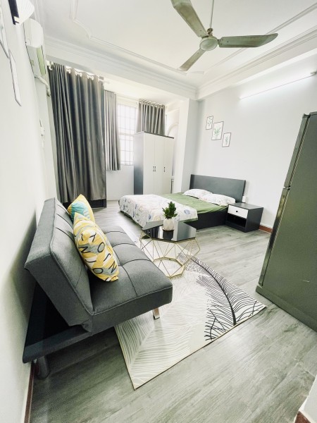 Studio nội thất ban công đường Nguyễn Tất Thành, gần cầu Khánh Hội, ĐH Luật, NTT, 35m2