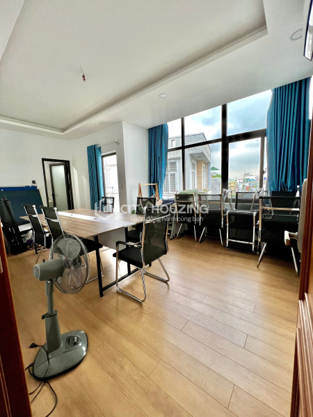 Cho thuê văn phòng làm việc 30m2 có bancol riêng gần ngã 6 Gò Vấp., 30m2