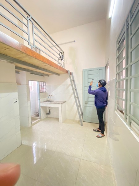Phòng trọ có gác, máy lạnh giá rẻ chỉ từ 3trxxx gần trương công định, 27m2