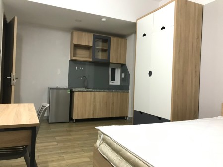 Cho thuê studio full nt, bancon gần RMIT, Lotte, 28m2