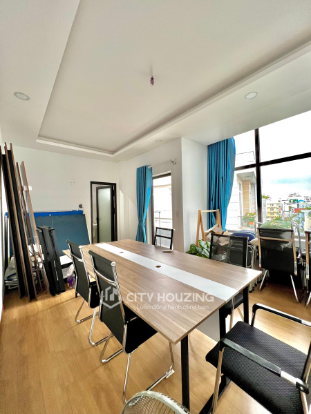 Cho thuê văn phòng làm việc 30m2 có bancol riêng gần ngã 6 Gò Vấp., 30m2