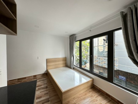 STUDIO CỬA SỔ SIÊU TO KHỔNG LỒ, 20m2