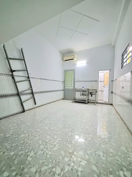 Phòng trọ có gác, máy lạnh giá rẻ 2trxx - Gần ngay aeon, 27m2
