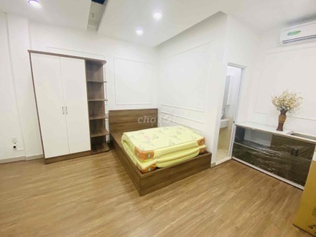 Căn hộ mới có nội thất ở vòng xoay lăng cha cả Tân Bình, 25m2
