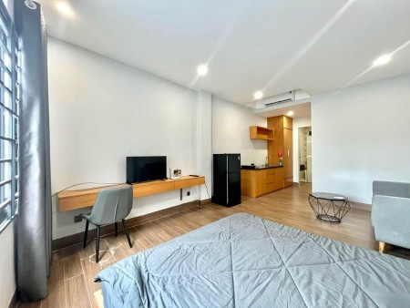 Cho thuê căn hộ dịch vụ gần vòng xoay Lăng Cha Cả, 35m2