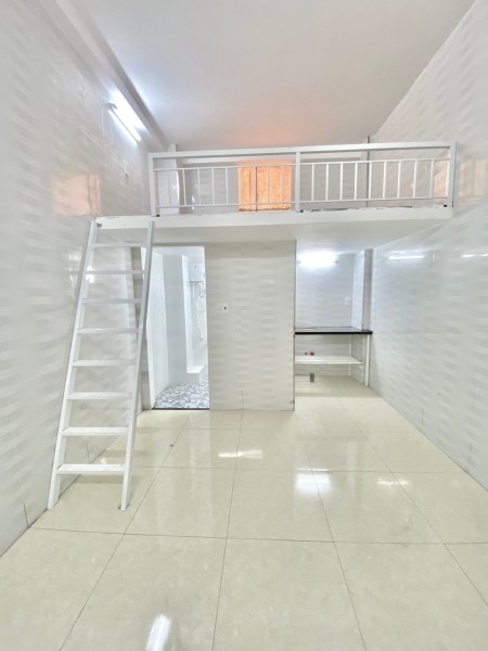 Phòng trọ có Gác cao rộng rãi ngay Nhất Chi Mai đối diện Etown Cộng Hòa, 25m2