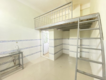 Trống 2 phòng gác GIÁ RẺ ở gần ĐH HUIT Tân Phú., 20m2