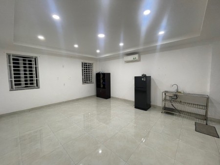 Đang trống 1 phòng Studio cửa sổ thoáng mát rộng rãi, 32m2