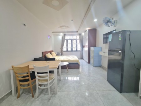 Cho thuê căn hộ mini cửa sổ gần trường Văn Lang, chợ Bến Thành Quận 1, 30m2
