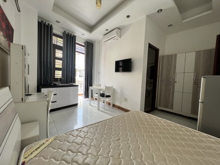 Cho thuê studio balcon đường CMT8 q3, UEH, Huflit, Hoa Sen, Bách Khoa, Vạn Hạnh Mall, 45m2