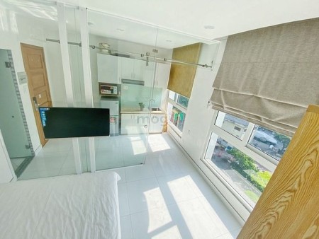 Căn hộ full nội thất tách bếp cửa sổ lớn Cách Mạng Tháng 8, Quận 10, 40m2