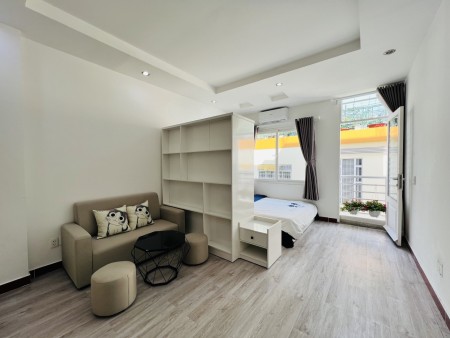 Căn hộ tách bếp 2 cửa sổ lớn full nội thất gần phố Bùi Viện, 40m2