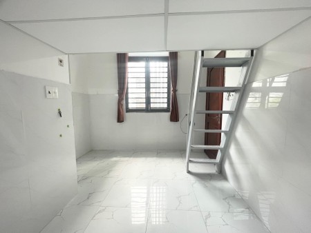 Căn hộ có gác trung tâm dễ di chuyển ra sân bay Tân Sơn Nhất - Tân Bình, 30m2