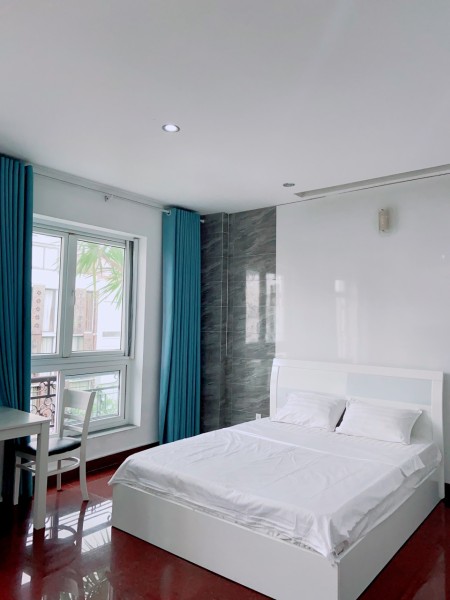 Căn hộ dịch vụ cao cấp, ban công, nội khu Phú Mỹ Hưng, Quận 7, 30m2