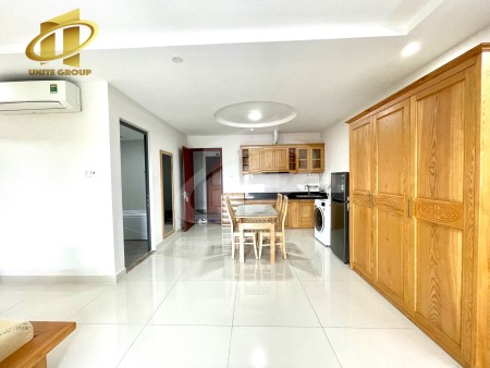 STUDIO FULL NỘI THẤT CÓ BAN CÔNG NGAY VÒNG XOAY TRUNG SƠN GẦN TDTU RMIT, cầu NGUYỄN VĂN CỪ, 40m2