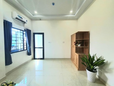 Cho thuê dạng duplex siêu rộng gần UFM KCX Quận 7, 35m2
