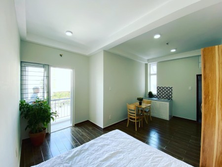 Cho thuê căn hộ Studio ban công full NT thoáng gần đh Luật NTTU Quận 4, 35m2