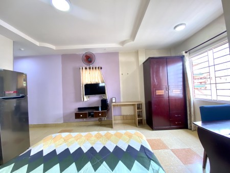 Studio có ban công cửa số lớn gần đại học luật quận 4, 25m2